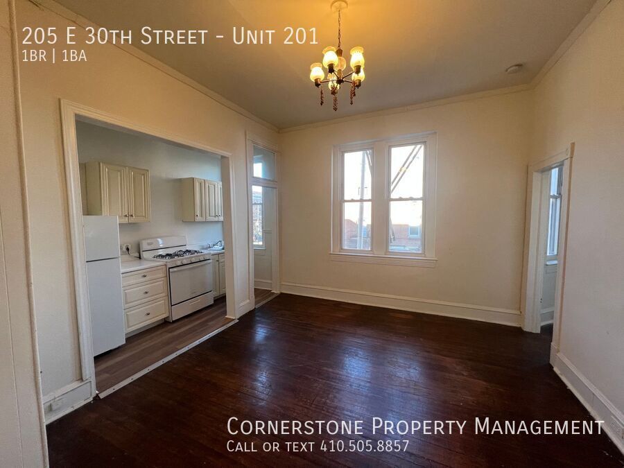 205 E 30th St in Baltimore, MD - Building Photo