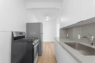 1044 Michigan Ave in Miami Beach, FL - Building Photo - Building Photo