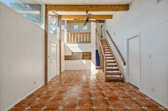 302 Venture Blvd S in Lago Vista, TX - Foto de edificio - Building Photo