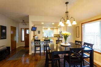 1334 Alex Way in Medford, OR - Building Photo - Building Photo