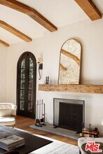 6677 Maryland Dr in Los Angeles, CA - Building Photo - Building Photo