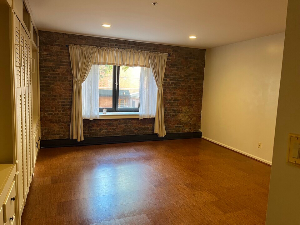 1000 Fell St in Baltimore, MD - Building Photo