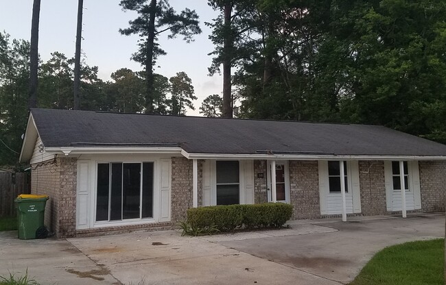 property at 318 W Whatley St