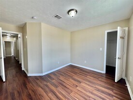 10618 Pine Landing Dr in Houston, TX - Building Photo