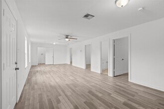 99 Brownwood Dr in Baytown, TX - Building Photo - Building Photo