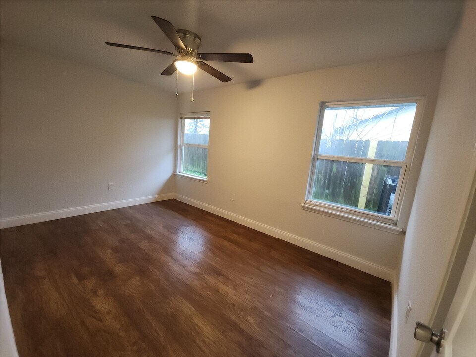 5231 Balkin St in Houston, TX - Building Photo