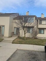 6320 Laurentian Ct in Flint, MI - Building Photo