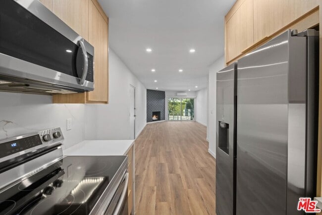 2449 Beachwood Dr in Los Angeles, CA - Building Photo - Building Photo