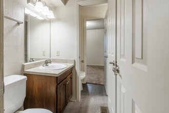 Belmont Park Townhomes in Tulsa, OK - Foto de edificio - Interior Photo
