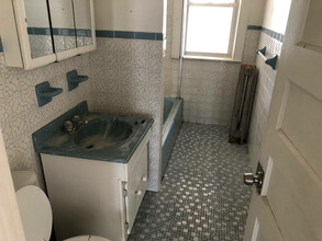 1901 Beacon St, Unit 2F in Brookline, MA - Building Photo - Building Photo