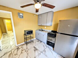 2534 NW 73rd Ave in Sunrise, FL - Building Photo