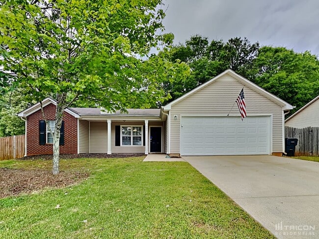 449 Sarah's Ln in Locust Grove, GA - Building Photo - Building Photo