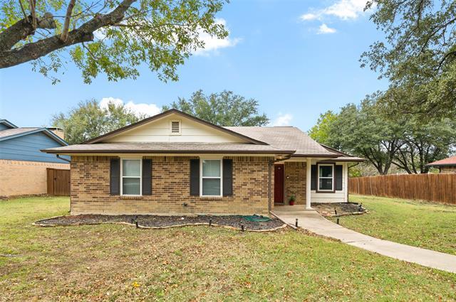 2004 Azalea St in Denton, TX - Foto de edificio