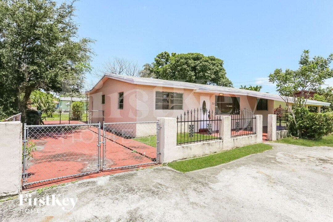 731 NW 175th Dr in Miami, FL - Building Photo