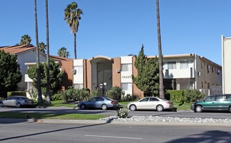 20325 Sherman Way in Winnetka, CA - Building Photo