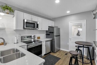 745 Sullivant Ave in Columbus, OH - Building Photo - Building Photo