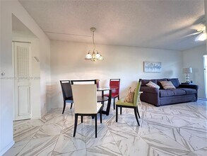 569 Fanshaw N in Boca Raton, FL - Building Photo - Building Photo