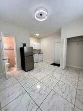 912 NW 9th Ave in Hallandale Beach, FL - Building Photo - Building Photo