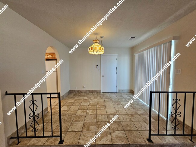 1119 Spur Rd SE in Rio Rancho, NM - Building Photo - Building Photo