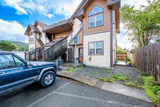 Gold Coast Apartments in Port Orford, OR - Building Photo - Building Photo