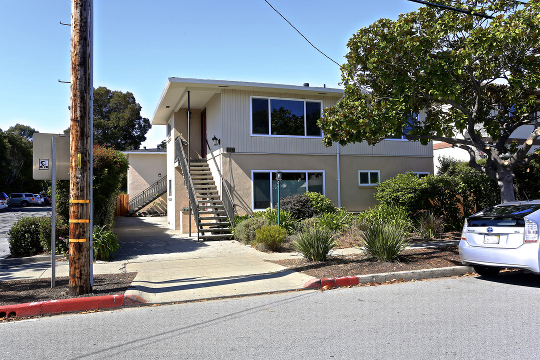 1217 Paloma Ave in Burlingame, CA - Foto de edificio