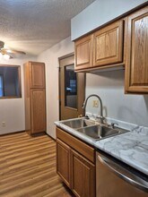 1205 Parkview Dr in Marion, IA - Building Photo - Building Photo