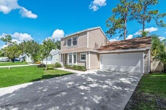 1050 Aviary Rd in Wellington, FL - Building Photo - Building Photo