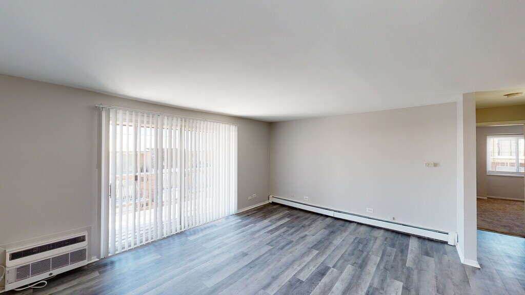 Woodland Courts Apartments in Alsip, IL