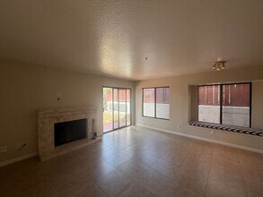 1247 Rio Way in Vista, CA - Building Photo - Building Photo