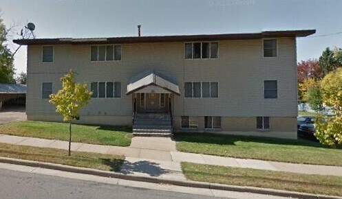 702 S 10th St in Wausau, WI - Foto de edificio