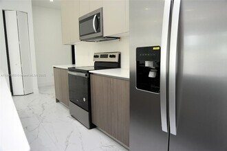4218 NE 7th Terrace in Oakland Park, FL - Building Photo - Building Photo