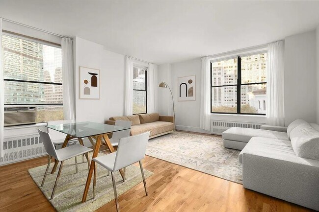 32 W 40th St in New York, NY - Building Photo - Building Photo