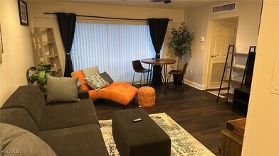 2350 W First St in Ft. Myers, FL - Building Photo - Building Photo