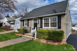 202 Jackson Ave in Edison, NJ - Building Photo - Building Photo