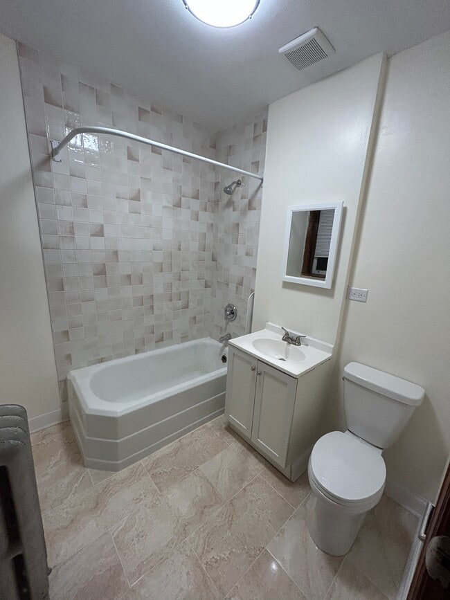 1929 N Humboldt Blvd, Unit 2 in Chicago, IL - Building Photo - Building Photo