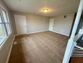 1658 Frank Rd, Unit 1658 in Columbus, OH - Foto de edificio - Building Photo