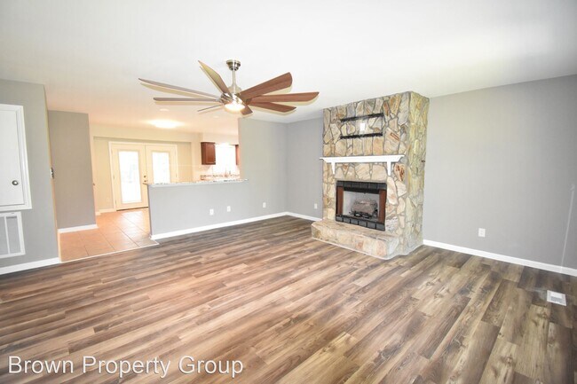 867 Fredonia Dr photo'