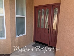 7 Redeemers Loop in Chico, CA - Building Photo - Building Photo
