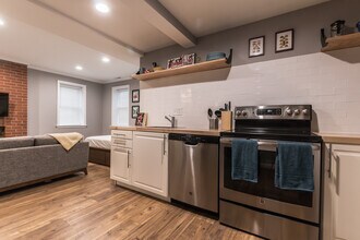 1821 16th Street NW, Unit 101 in Washington, DC - Building Photo - Building Photo