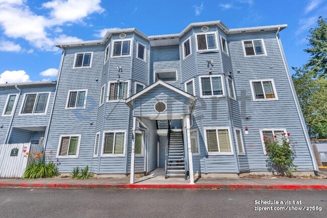 12239 SE Bush St in Portland, OR - Building Photo - Building Photo