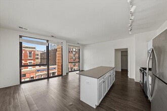 829 N Milwaukee Ave, Unit 306 in Chicago, IL - Building Photo - Building Photo