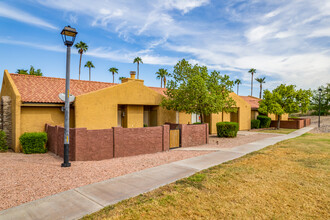 Shadow Mountain Villas in Phoenix, AZ - Building Photo - Building Photo