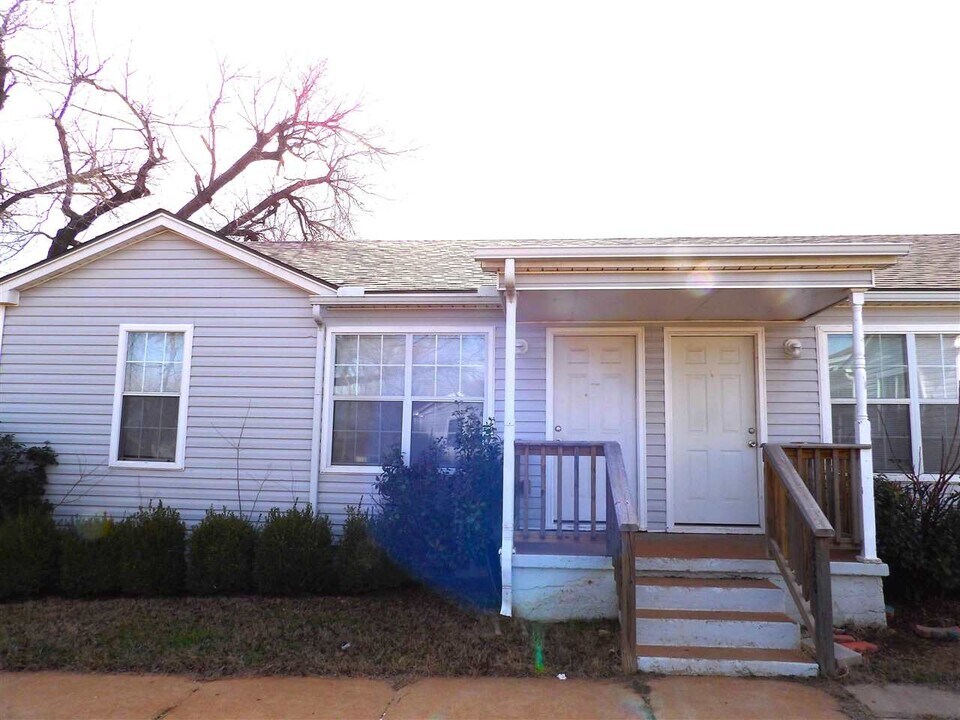 2818 Mobley in Lawton, OK - Building Photo