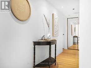 2045 Lake Shore Blvd W in Toronto, ON - Building Photo - Building Photo
