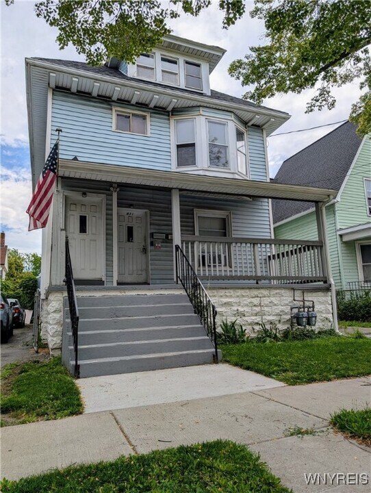 411 Dearborn St in Buffalo, NY - Building Photo