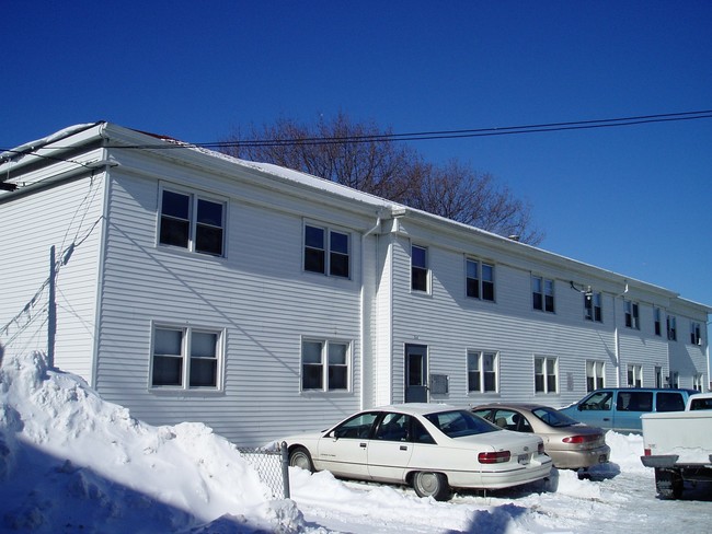 26-28 Odd St in Fall River, MA - Foto de edificio - Building Photo