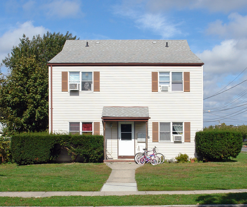 30-41 Amity St in Patchogue, NY - Building Photo