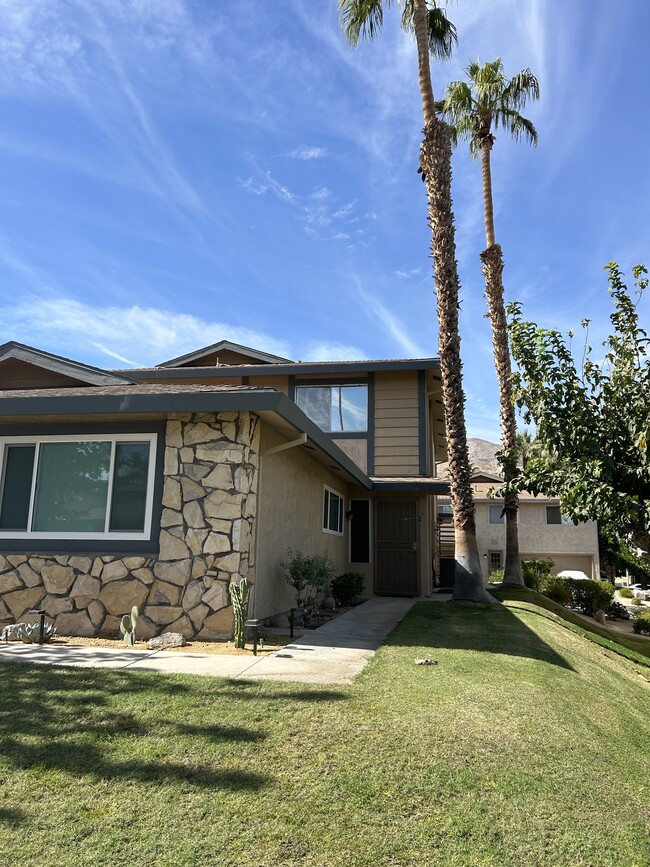 72724 Eagle Rd in Palm Desert, CA - Foto de edificio - Building Photo