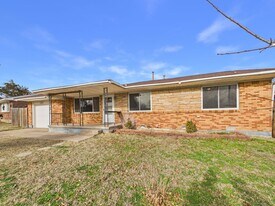 2305 NW 43rd St in Lawton, OK - Building Photo