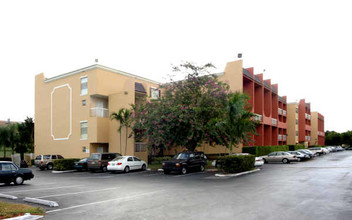 Berkeley Condominiums in Miami, FL - Building Photo - Building Photo